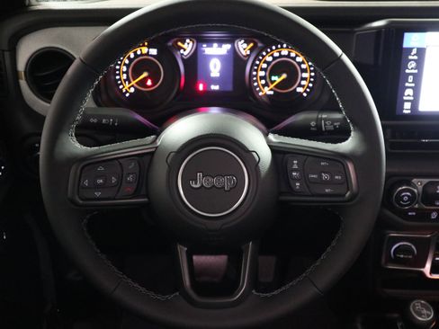 New 2025 Jeep Gladiator Sport image 17