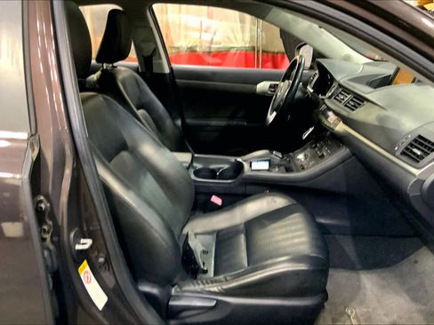 Used 2011 Lexus CT 200h Premium image 9