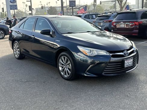 Used 2017 Toyota Camry XLE image 3