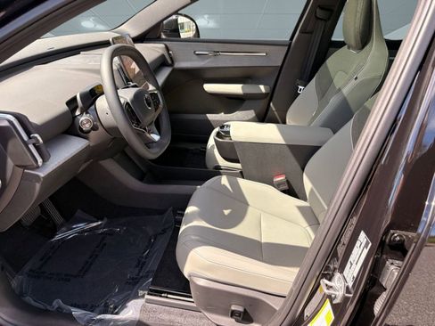 Certified 2025 Volvo EX30 Plus w/ Climate Package image 5