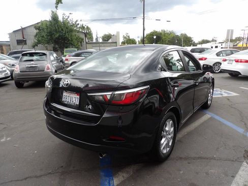 Used 2017 Toyota Yaris iA FWD image 3