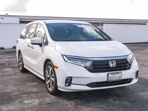 Used 2021 Honda Odyssey Touring image 3