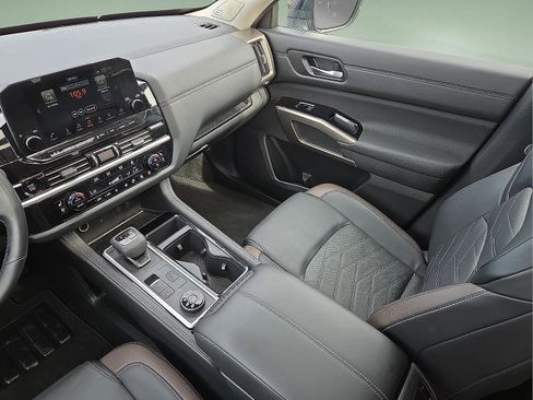 Used 2025 Nissan Pathfinder Platinum w/ Cargo Package AWD/4WD image 13