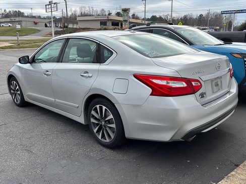 Used 2016 Nissan Altima 2.5 SL w/ Moonroof Package image 9