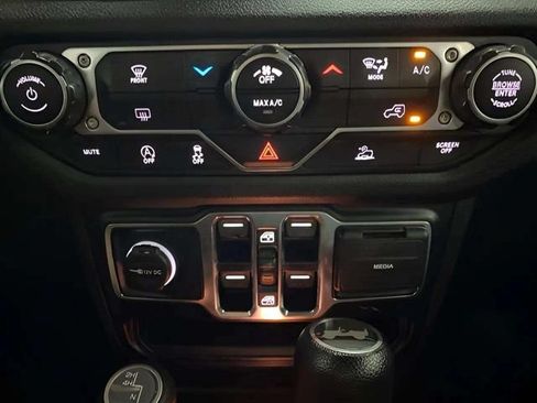Used 2024 Jeep Wrangler Unlimited Sport AWD/4WD image 55