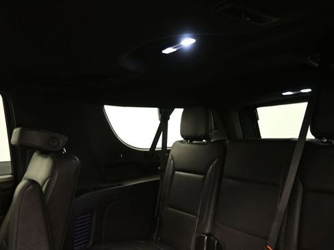 Used 2023 Chevrolet Suburban LT w/ Luxury Package image 21