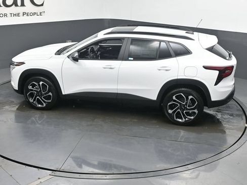 New 2026 Chevrolet Trax RS w/ Sunroof Package FWD image 21