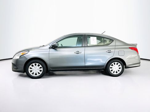 Used 2018 Nissan Versa SV FWD image 4