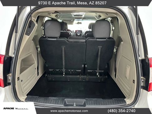 Used 2014 Chrysler Town & Country Touring image 11