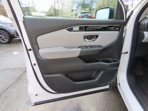 Certified 2023 Honda Pilot LX image 17