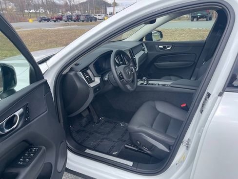 Used 2025 Volvo XC60 B5 Plus image 7