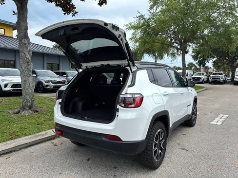 Used 2025 Jeep Compass Trailhawk AWD/4WD image 15