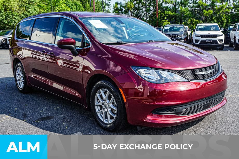 Used 2022 Chrysler Voyager LX FWD image 3