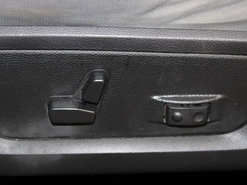 Used 2017 RAM 1500 Big Horn RWD image 21