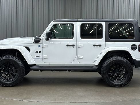 Used 2024 Jeep Wrangler Unlimited w/ Convenience Group AWD/4WD image 2
