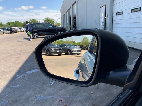 Used 2025 Nissan Altima 2.5 SV image 19