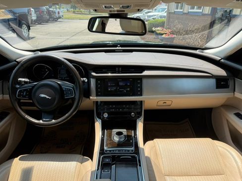 Used 2016 Jaguar XF Prestige AWD/4WD image 23