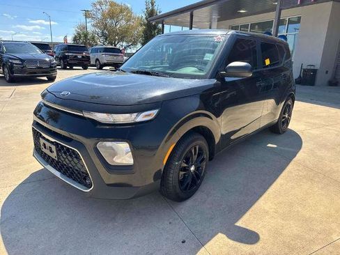 Used 2021 Kia Soul LX FWD image 4