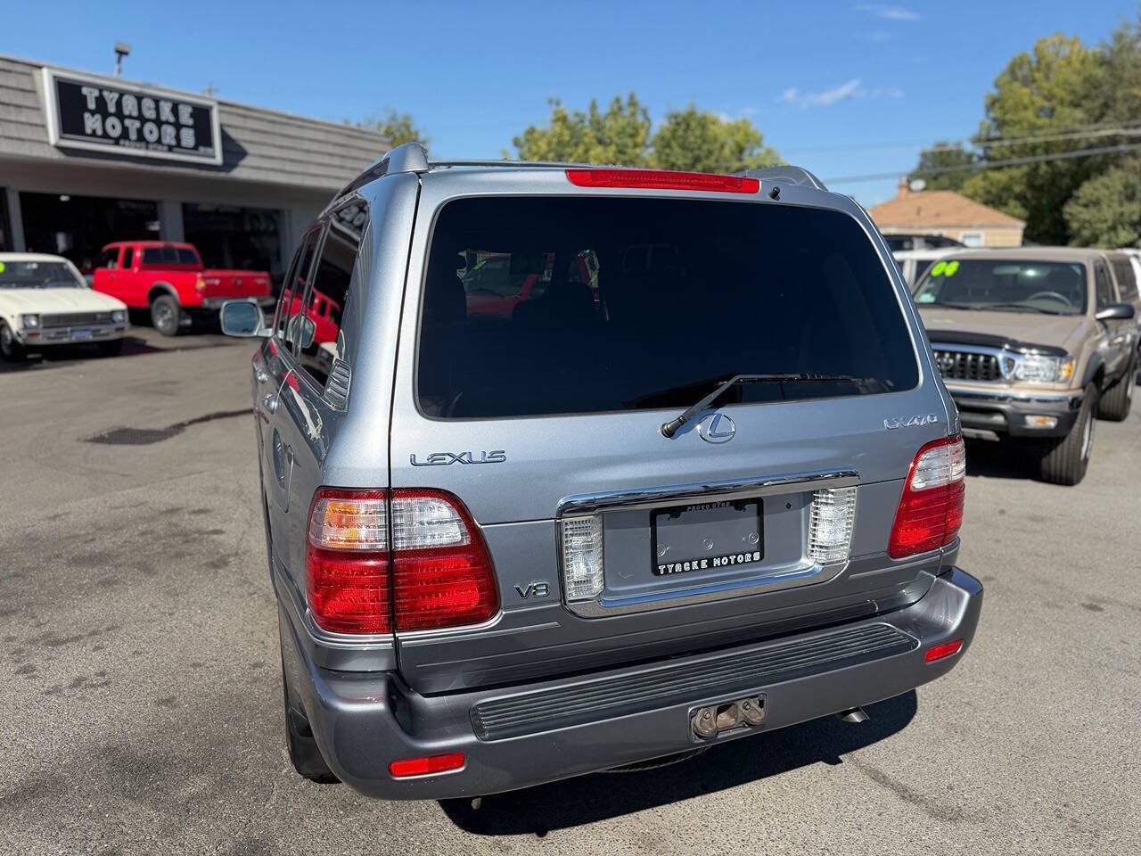 Used 2004 Lexus LX 470 4WD image 9