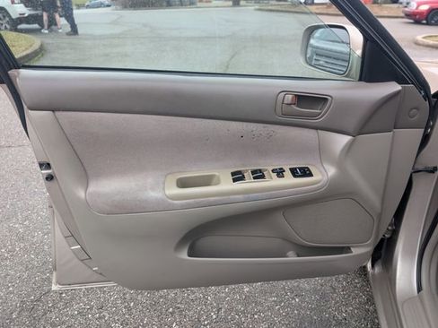 Used 2002 Toyota Camry image 9