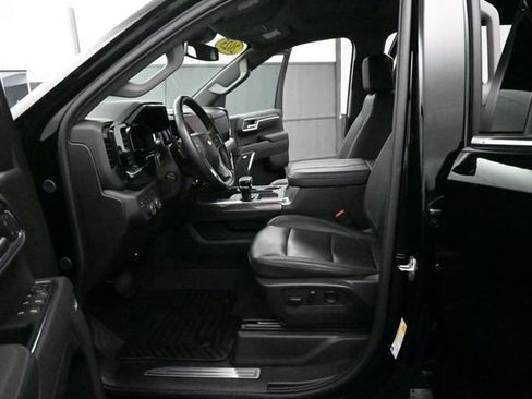 Used 2025 Chevrolet Silverado 1500 LTZ AWD/4WD image 9