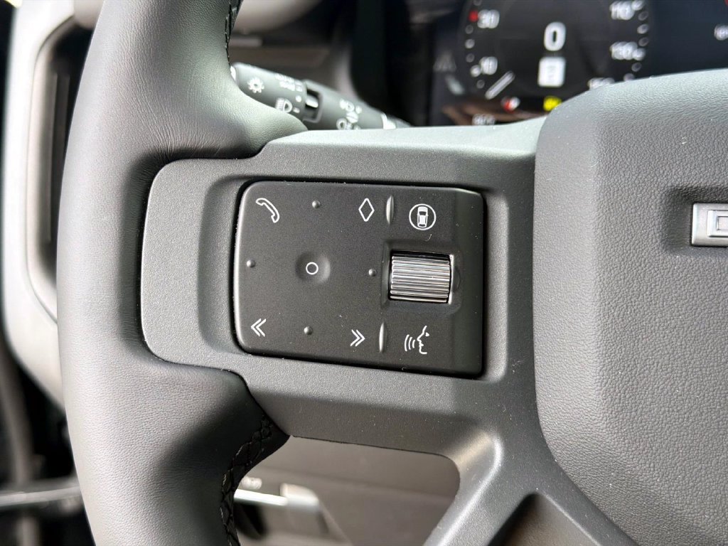 New 2026 Land Rover Defender 110 X-Dynamic SE AWD/4WD image 31