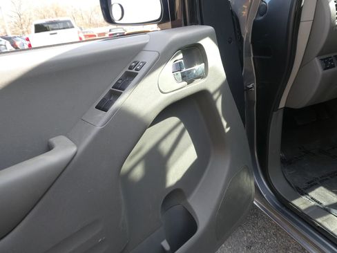 Used 2019 Nissan Frontier SV image 15