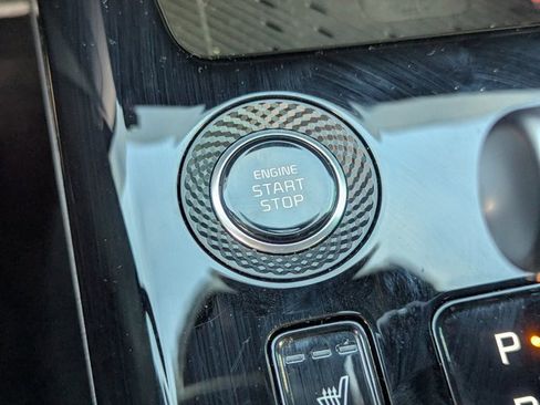 Used 2023 Kia Niro SX Touring image 16