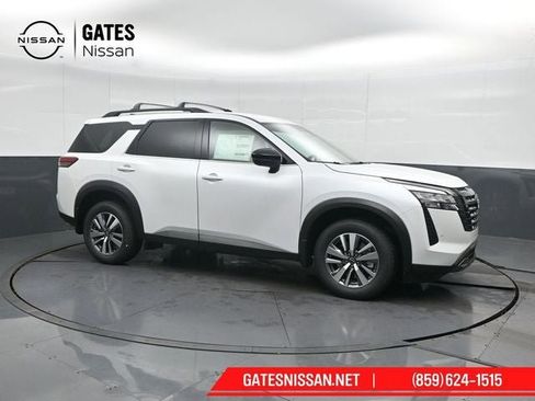 New 2026 Nissan Pathfinder SL image 1