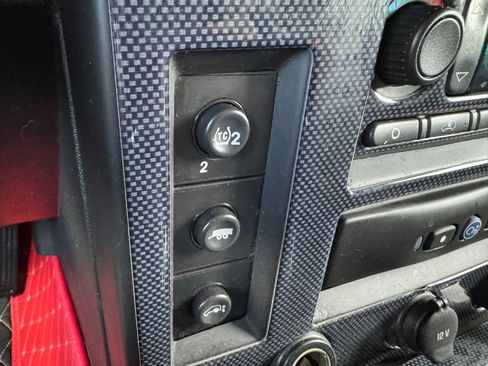 Used 2005 HUMMER H2 w/ Preferred Equipment Group image 22