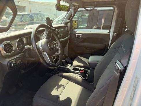 Used 2022 Jeep Wrangler Unlimited Sahara w/ Cold Weather Group AWD/4WD image 5
