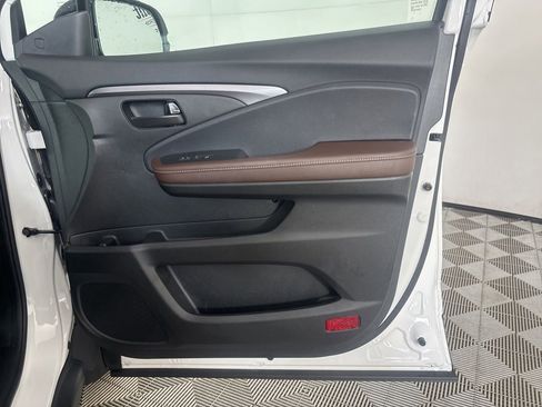Used 2024 Honda Passport EX-L image 28