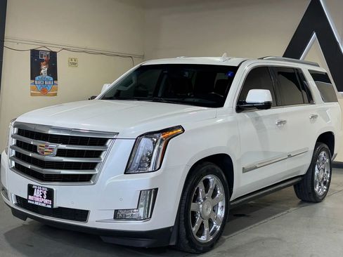 Used 2016 Cadillac Escalade Premium image 1