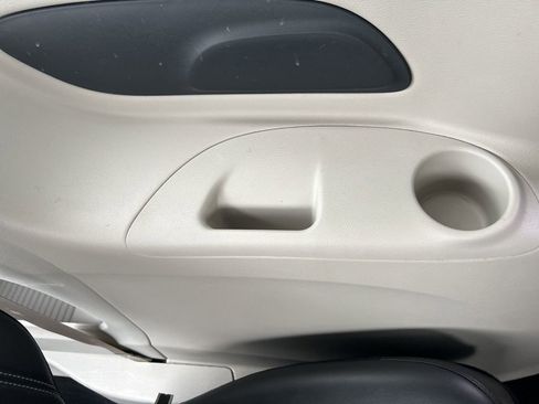 Used 2024 Chrysler Pacifica Touring-L image 60