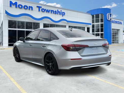 Used 2025 Honda Civic Sport image 4