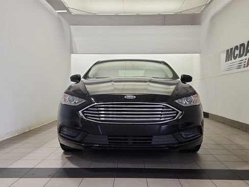 Used 2017 Ford Fusion SE w/ Fusion SE Technology Package FWD image 3