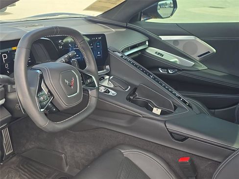 Used 2024 Chevrolet Corvette Stingray Premium Conv w/ Z51 Performance Package image 12