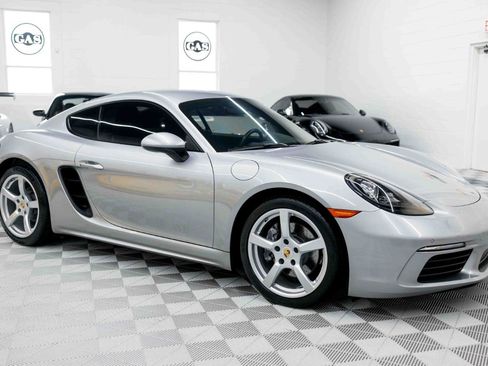Used 2018 Porsche 718 Cayman RWD image 6