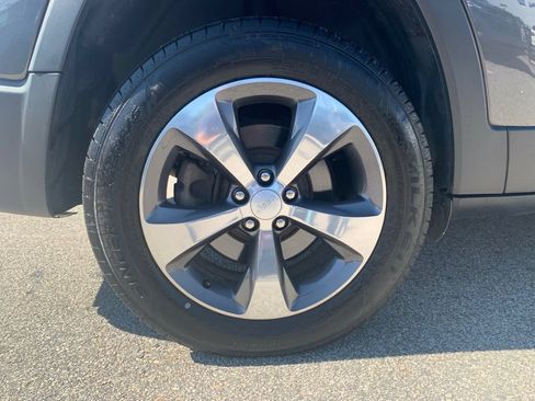 Used 2020 Jeep Cherokee Limited AWD/4WD image 26