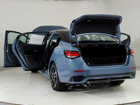 New 2025 Nissan Sentra SR w/ SR Premium Package image 11