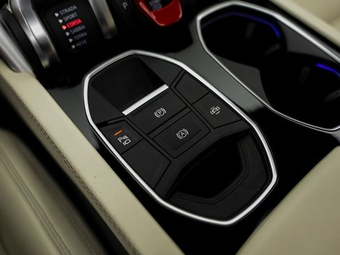 Used 2019 Lamborghini Urus AWD/4WD image 56