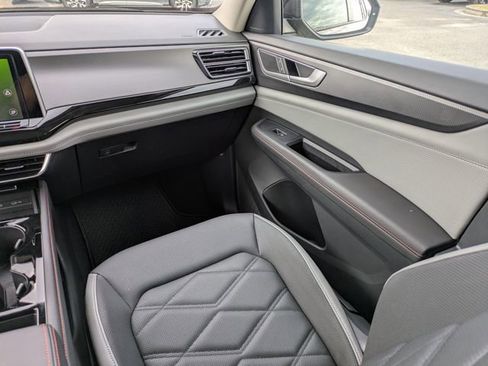 Certified 2025 Volkswagen Atlas Peak Edition SE image 18