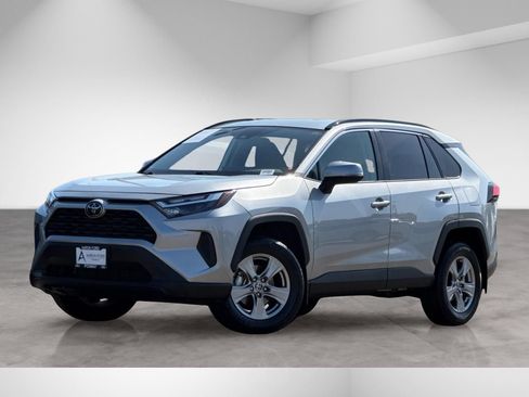 Used 2025 Toyota RAV4 XLE FWD image 2