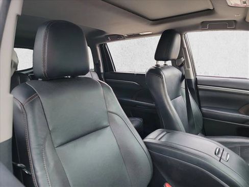 Used 2019 Toyota Highlander Limited image 15