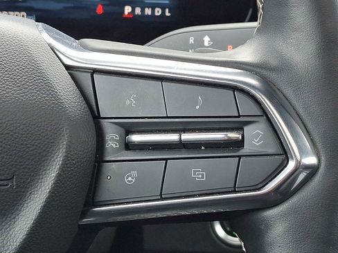 Used 2025 Chevrolet Traverse Z71 w/ Driver Confidence Package image 24