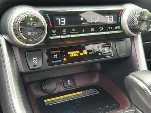 Used 2021 Toyota RAV4 Limited image 18