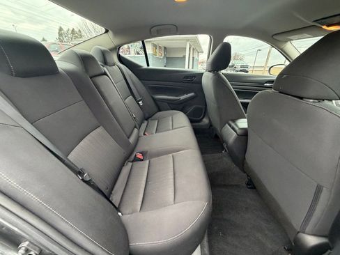 Used 2025 Nissan Altima 2.5 SV image 19