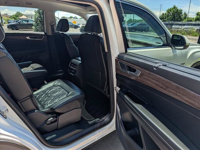 Certified 2024 Volkswagen Atlas SEL Premium R-Line AWD/4WD image 16