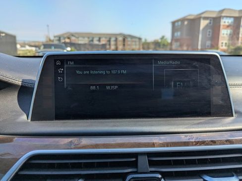 Used 2017 BMW 750i image 17