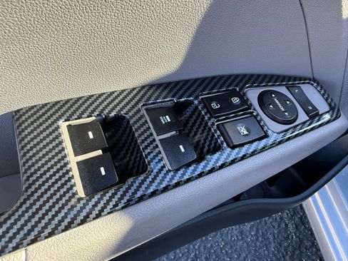 Used 2017 Hyundai Elantra SE image 20